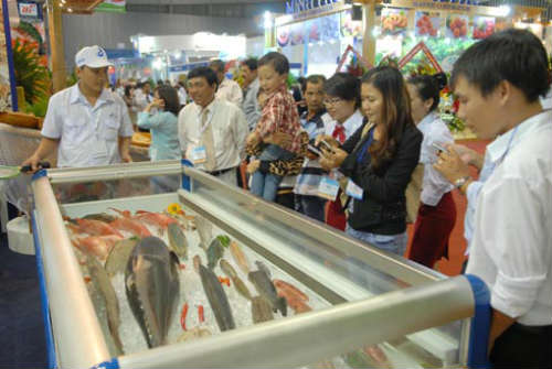 ງານຕະຫຼາດນັດວາງສະແດງສາກົນຂະແໜງສິນໃນນຳ້2015